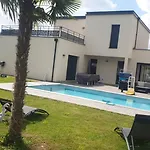 Location Villa Moderne Piscine